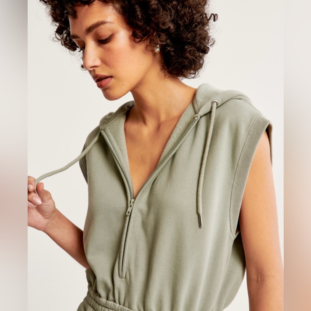NWT!! Abercrombie & Fitch Hooded Fleece Romper in Light Green - Picture 3 of 13